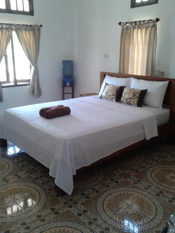 גילי מנו Putri Homestay חדר תמונה