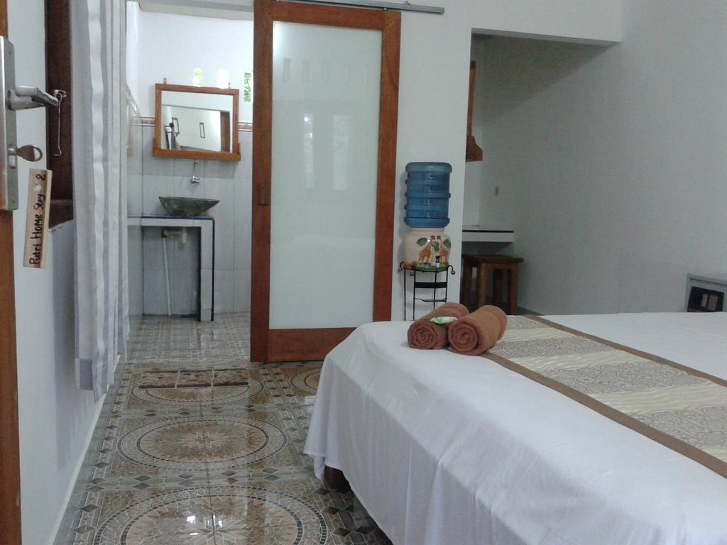 גילי מנו Putri Homestay חדר תמונה