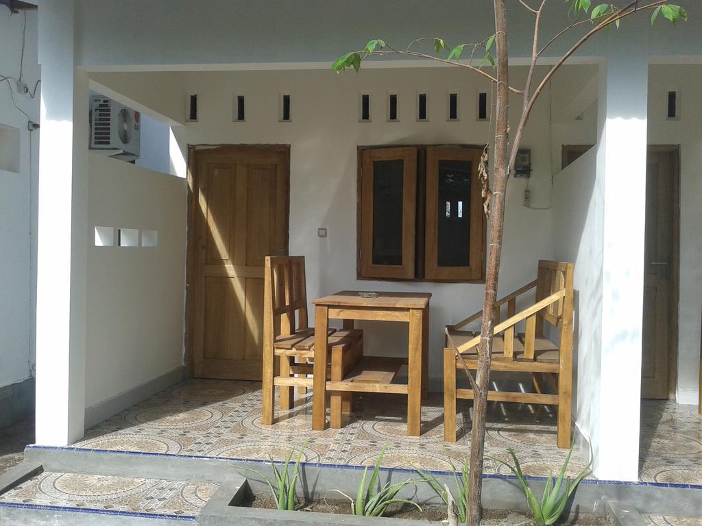 גילי מנו Putri Homestay חדר תמונה
