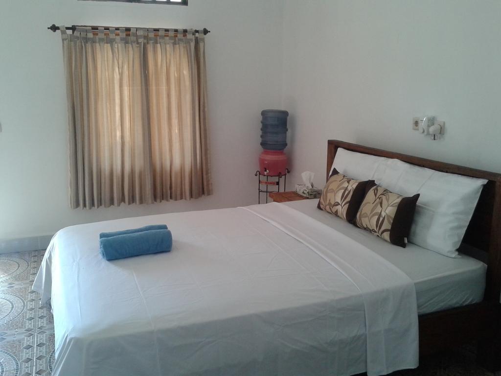גילי מנו Putri Homestay חדר תמונה