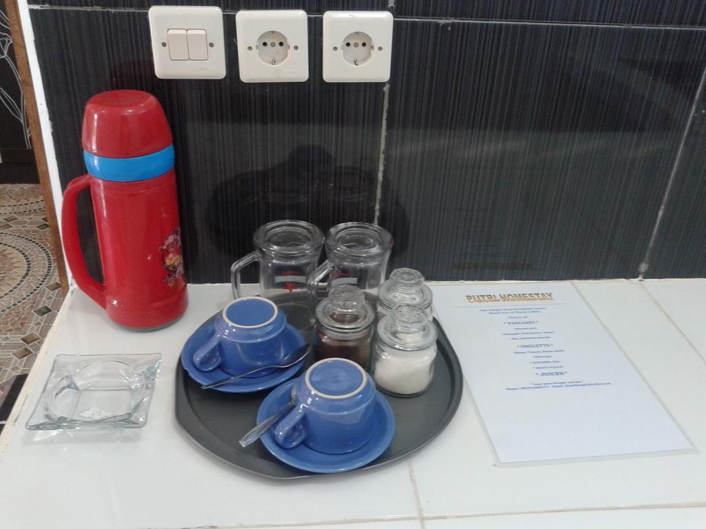 גילי מנו Putri Homestay חדר תמונה